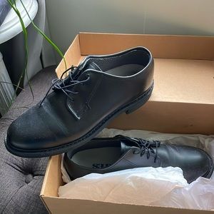 Bates Lightly Worn Leather Shoes Size 8.5